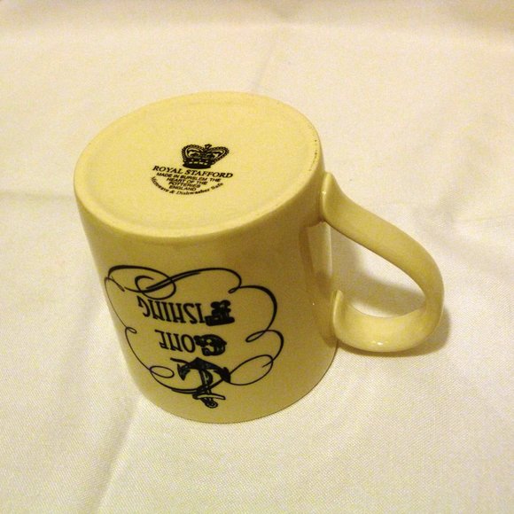 Royal Stafford Burslem UK "Gone Fishing" Mug Never Used Coffee Tea - Picture 5 of 6